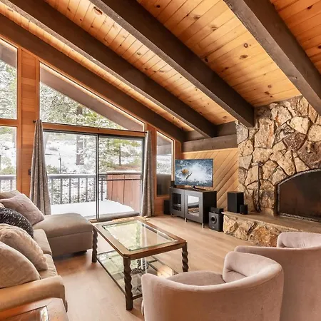 Beautiful 4-Bedroom Contemporary Mountain Home Condo